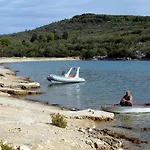Appartamento By The Sea Cove Mala Lamjana, Ugljan - 8461 *