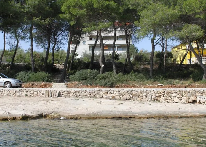 Apartment By The Sea Cove Mala Lamjana, Ugljan - 8461 Kali