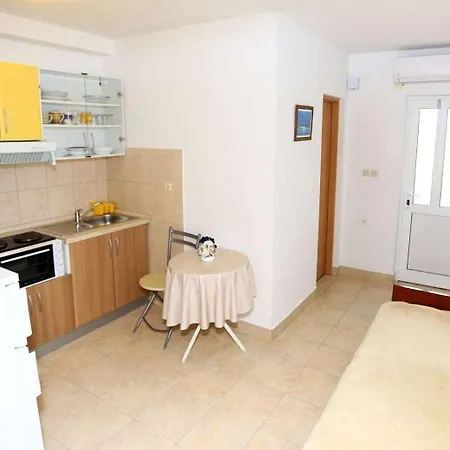 Apartment By The Sea Cove Mala Lamjana, Ugljan - 8461 *